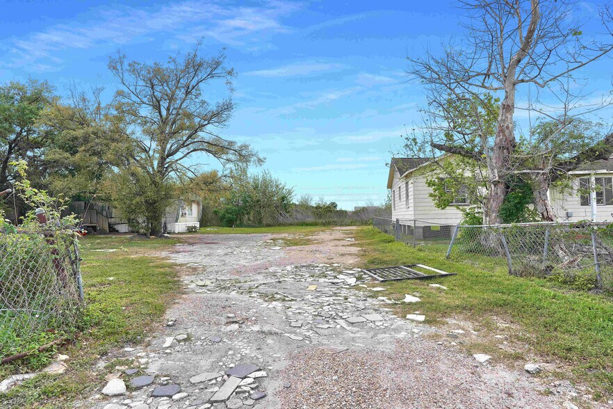 More Photos Of 13301 & 13309 Reeveston Road, Houston Land For Sale