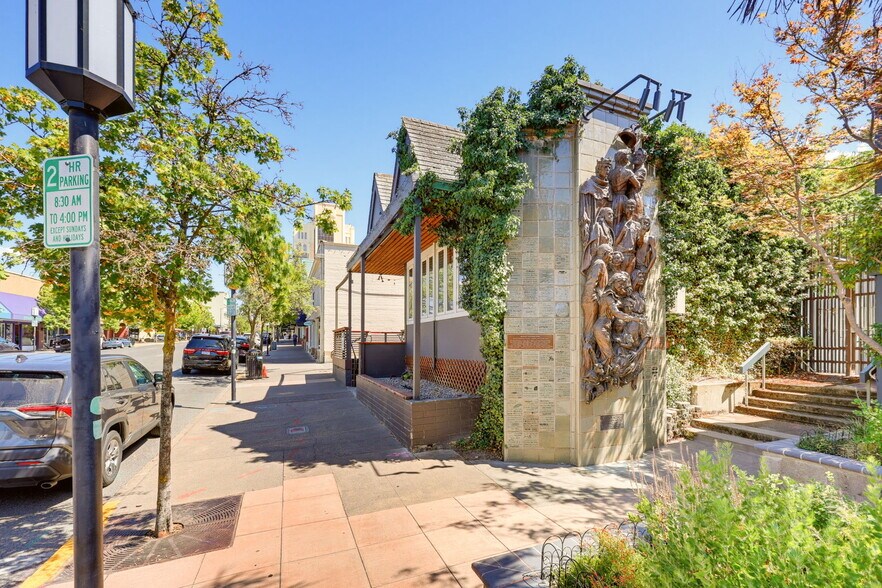 More Photos Of 120 E Main St, Ashland Freestanding For Sale