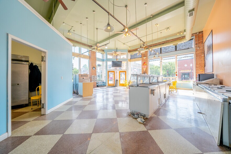 More Photos Of 3101-3111 S Grand Ave, Saint Louis Office For Lease