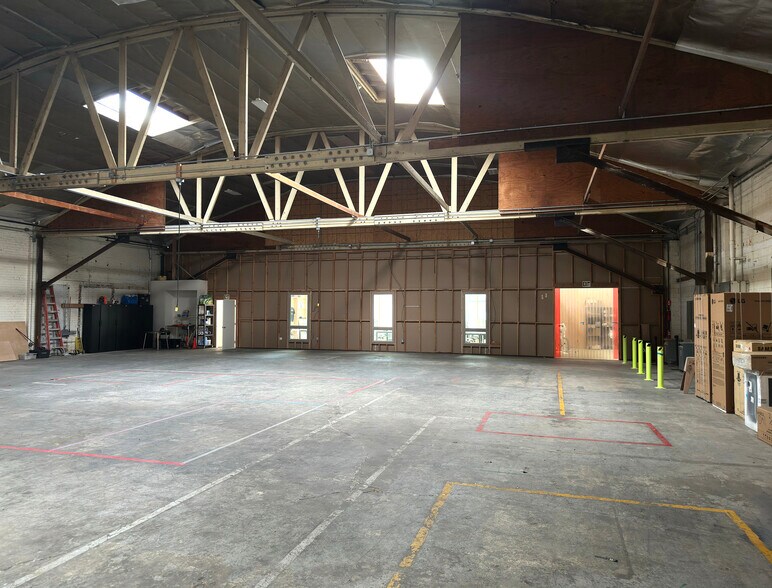 More Photos Of 725 Mateo St, Los Angeles Warehouse For Lease