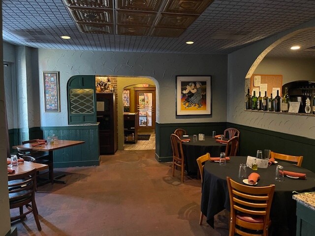 More Photos Of 3109-3133 Watson Rd, Saint Louis Freestanding For Lease