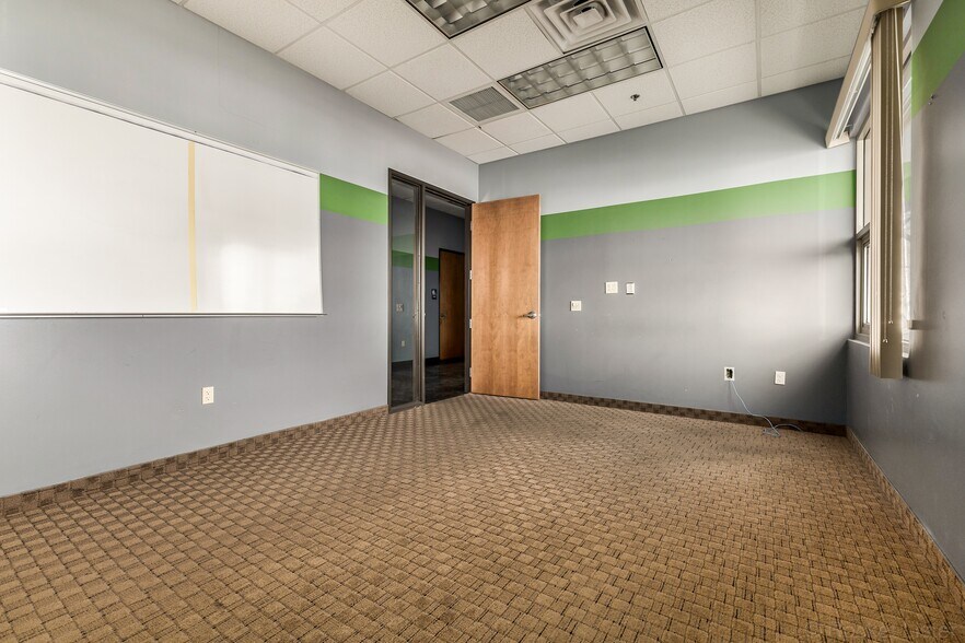 More Photos Of 5425 E Bell Rd, Scottsdale Medical For Lease