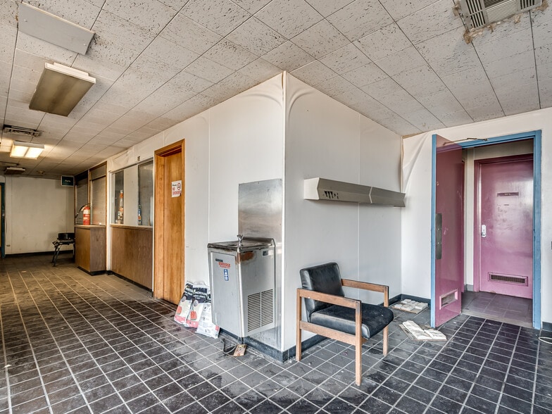 More Photos Of 2812 S Walker Ave, Oklahoma City Auto Dealership For Sale