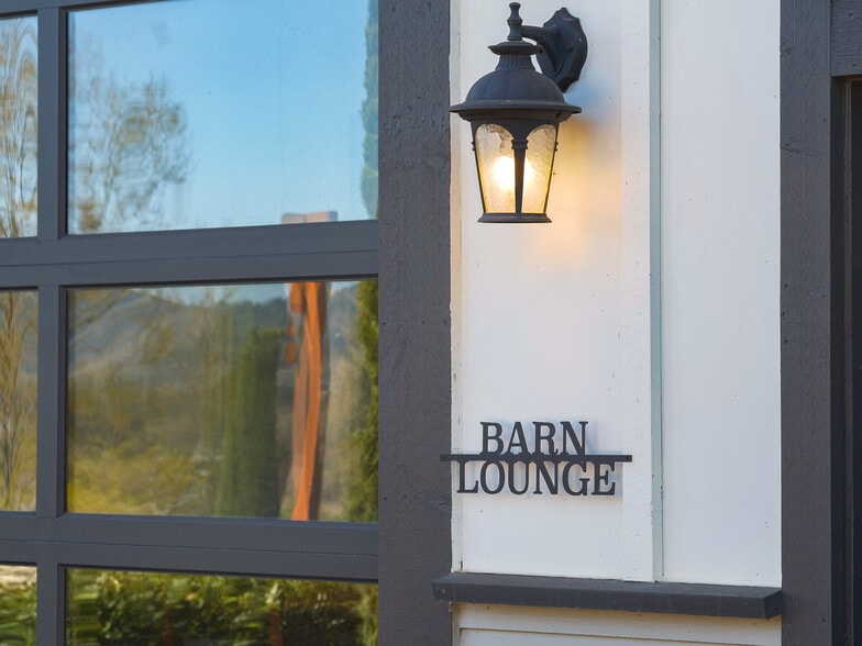 More Photos Of 20300 NE Highway 240, Newberg Hotel For Sale
