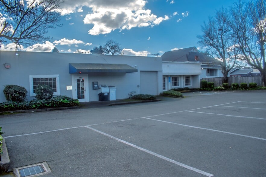 More Photos Of 627 College Ave, Santa Rosa Office For Sale
