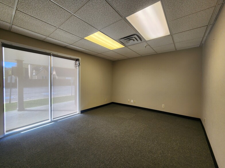 More Photos Of 8740 E 11th St, Tulsa Office For Sale