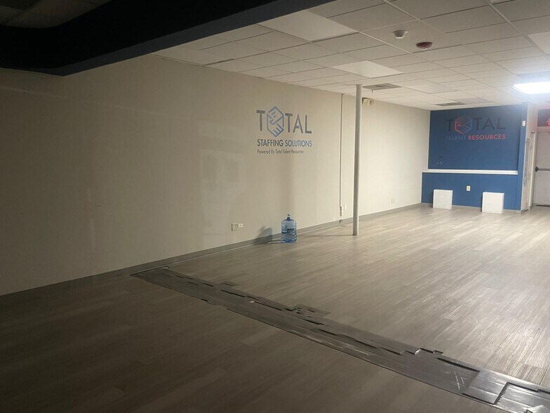 More Photos Of 22-28 Phelps Ave, Romeoville General Retail For Lease