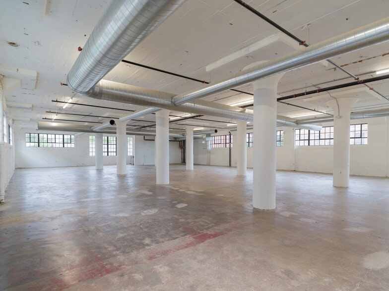 More Photos Of 2275 Bridge St, Philadelphia Unknown For Lease
