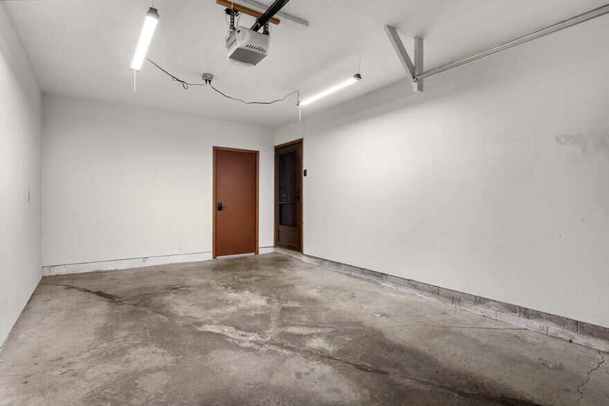 More Photos Of 910 E Cedar Ave, Manitowoc Apartments For Sale