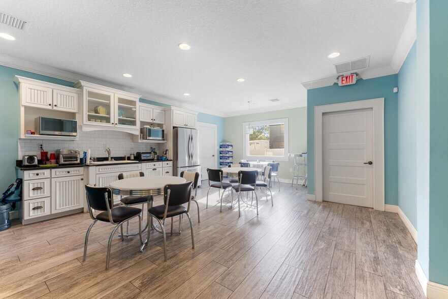 More Photos Of 337 S Plant Ave, Tampa Office Residential For Lease