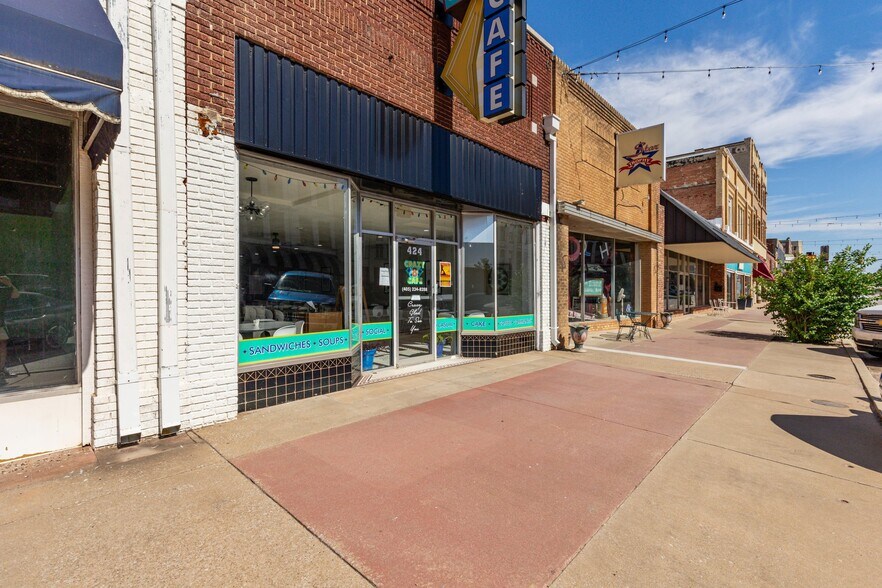 More Photos Of 424 W Chickasha Ave, Chickasha Storefront For Sale