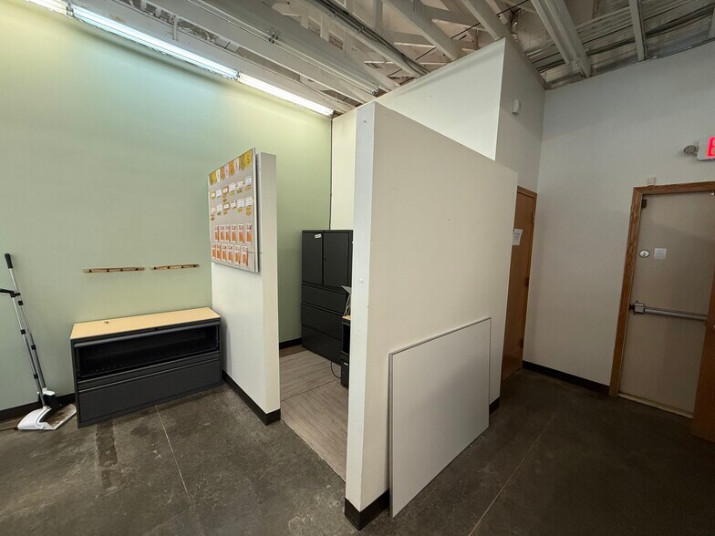 More Photos Of 4013-4015 Lien Rd, Madison General Retail For Lease