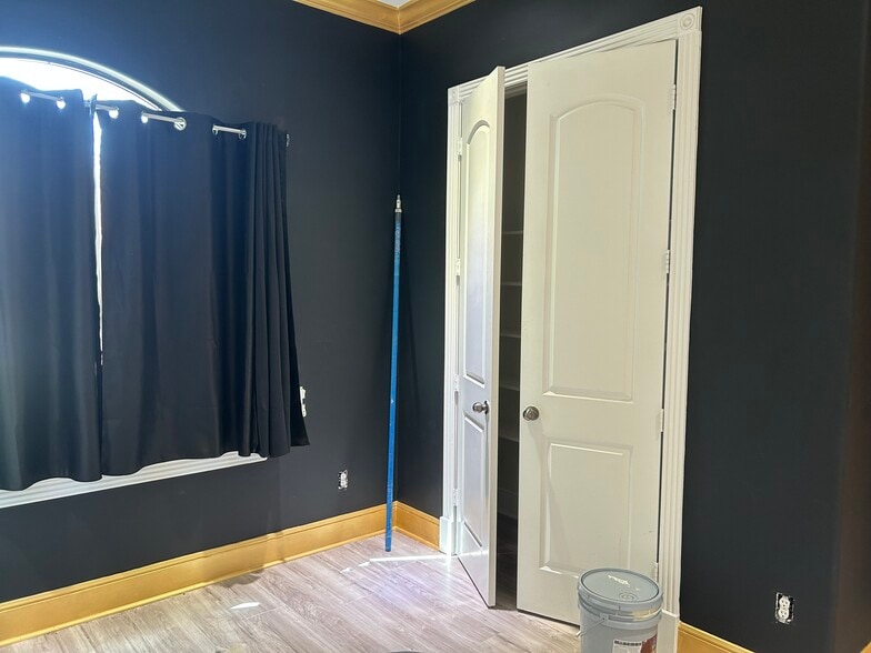 More Photos Of 12832 Willow Centre Dr, Houston Office Residential For Sale