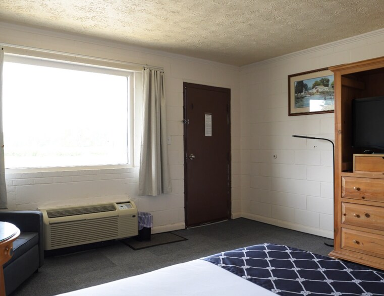 More Photos Of 18754 Northumberland Hwy, Reedville Hotel For Sale