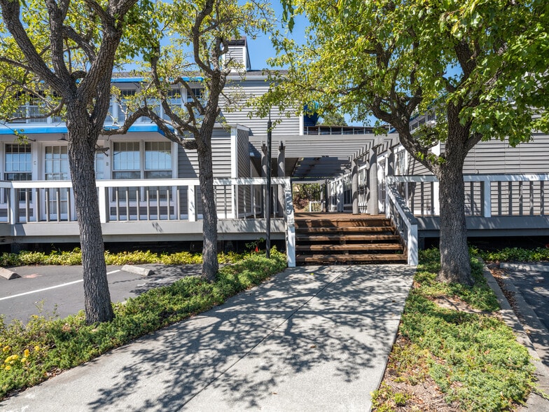 More Photos Of 1100-1120 Mar West St, Tiburon Office For Sale