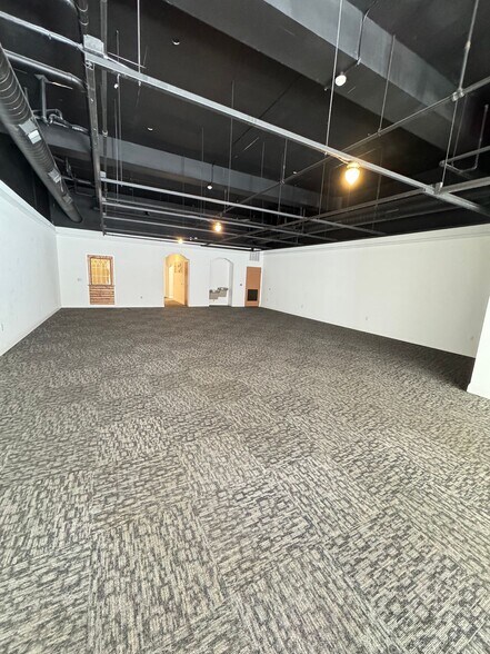 More Photos Of 245 Chestnut St, Meadville Storefront For Lease