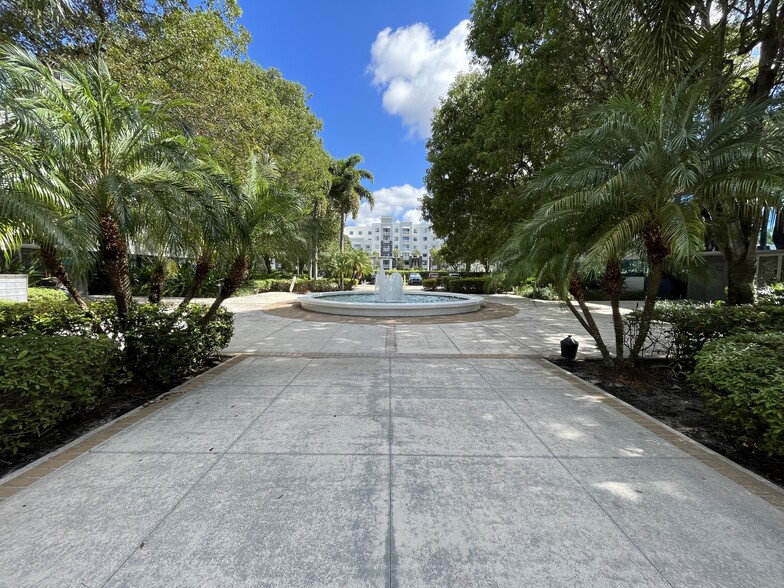 Primary Photo Of 7800 Peters Rd, Plantation Unknown For Lease