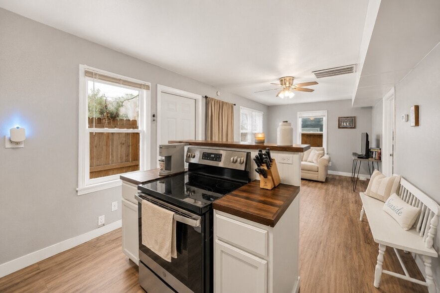 More Photos Of 609 Sealy St, Galveston Apartments For Sale