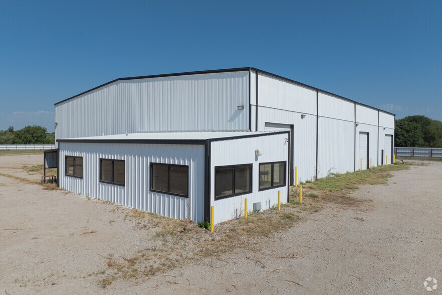 Primary Photo Of 705 Industrial Loop, Breckenridge Manufacturing For Lease