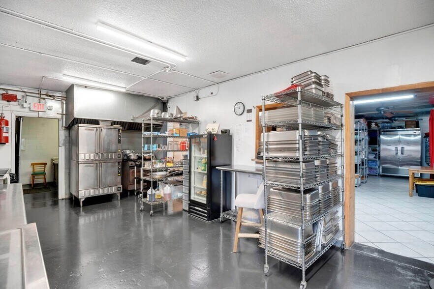 More Photos Of 3101 N Orange Blossom Trl, Zellwood Restaurant For Sale