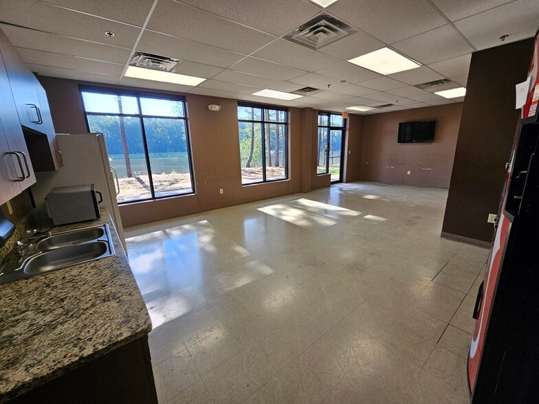 More Photos Of 3750 Naturally Fresh Blvd, Atlanta Office For Lease