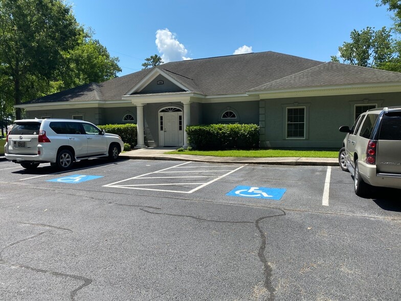 More Photos Of 1481 Dean Forest Rd, Savannah Medical For Lease