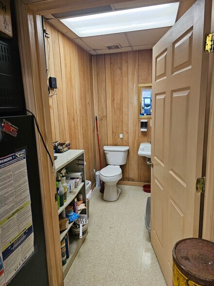 More Photos Of 130 Progress Way NE, Norton Service For Sale
