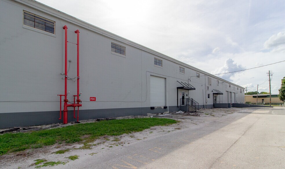More Photos Of 701 NW 42nd St, Winter Haven Warehouse For Sale