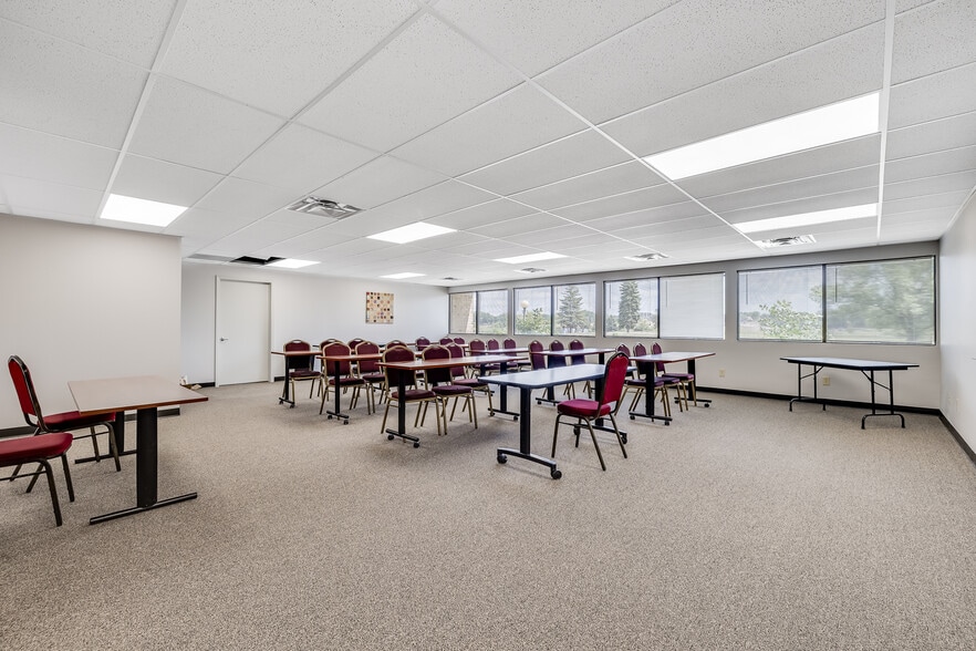 More Photos Of 4205 Lancaster Ln N, Plymouth Office For Lease