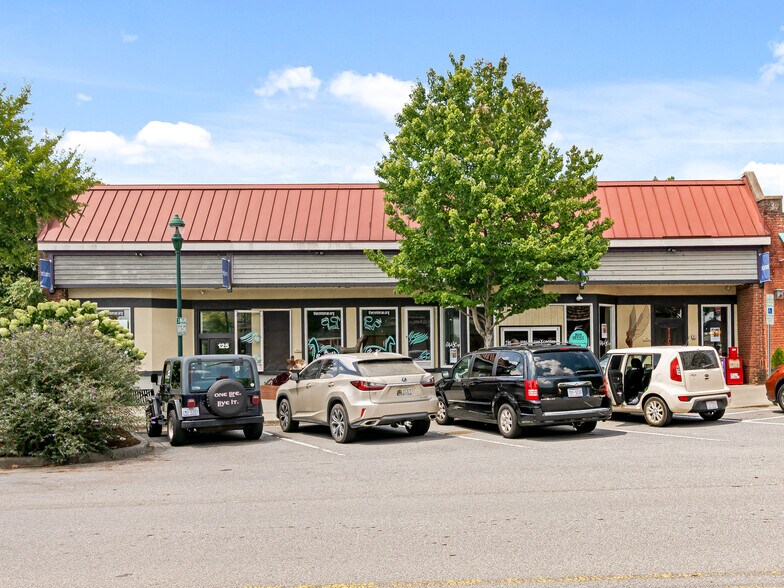 More Photos Of 125 S Main St, Hendersonville Storefront For Sale