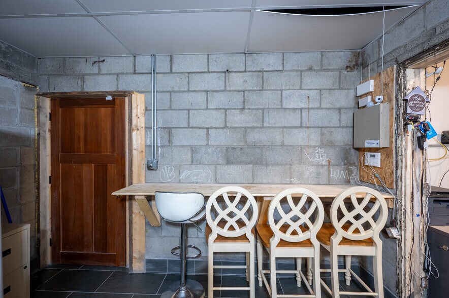 More Photos Of 312 E 14th St, Anderson Auto Repair For Sale