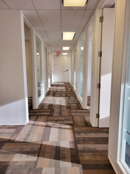 More Photos Of 3115 12th St NE, Calgary Office For Sale