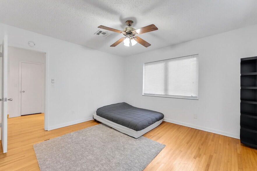 More Photos Of 4801 University Dr, Coral Gables Apartments For Sale