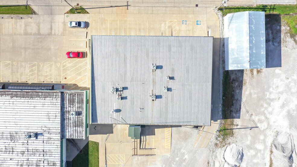 More Photos Of 201 McCausland St, Carlinville General Retail For Sale