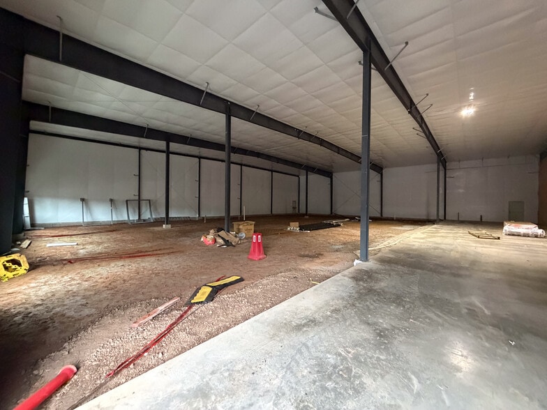 More Photos Of 135 Business Drive park, Bristol Industrial For Lease