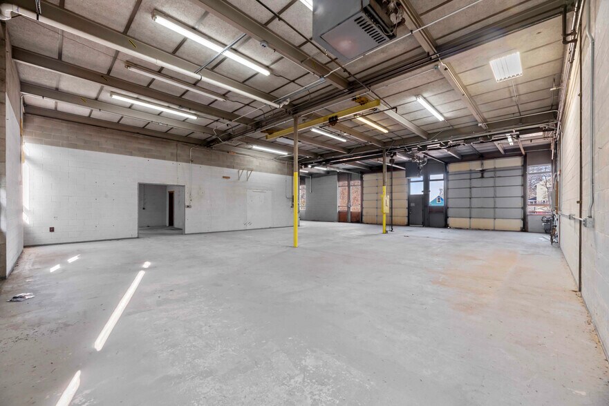 More Photos Of 2086 US Highway 130, North Brunswick Showroom For Sale