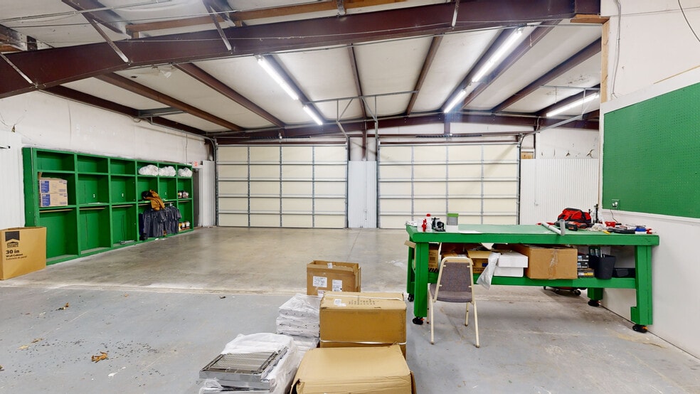 More Photos Of 1724 Acorn Dr, Rogers Warehouse For Lease