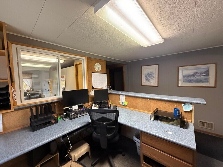 More Photos Of 1104 Ashmun St, Sault Sainte Marie Office For Sale