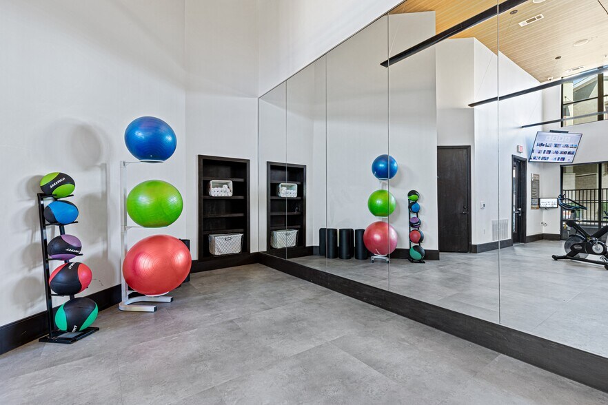 More Photos Of 380 Vista Court Dr, Plano Apartments For Lease