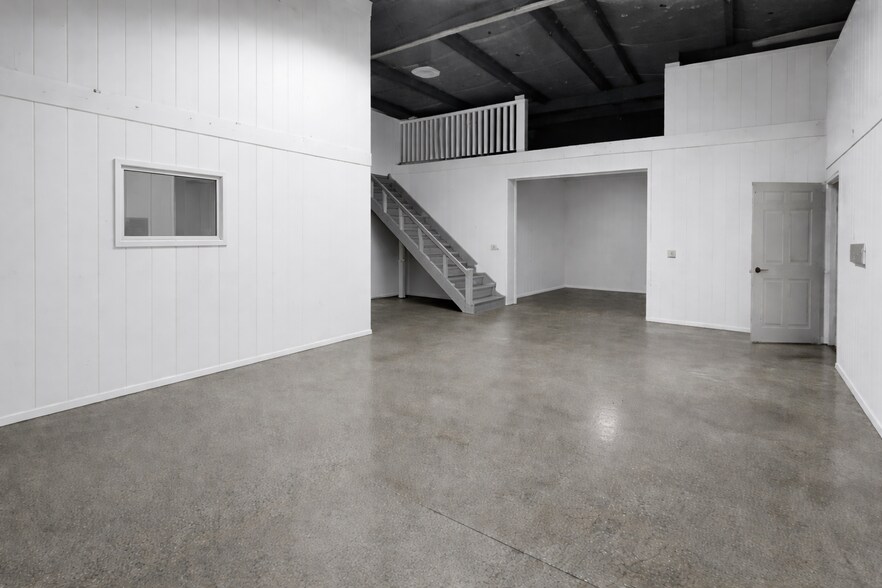 More Photos Of 21 Ranger Dr, Kittery Light Distribution For Sale