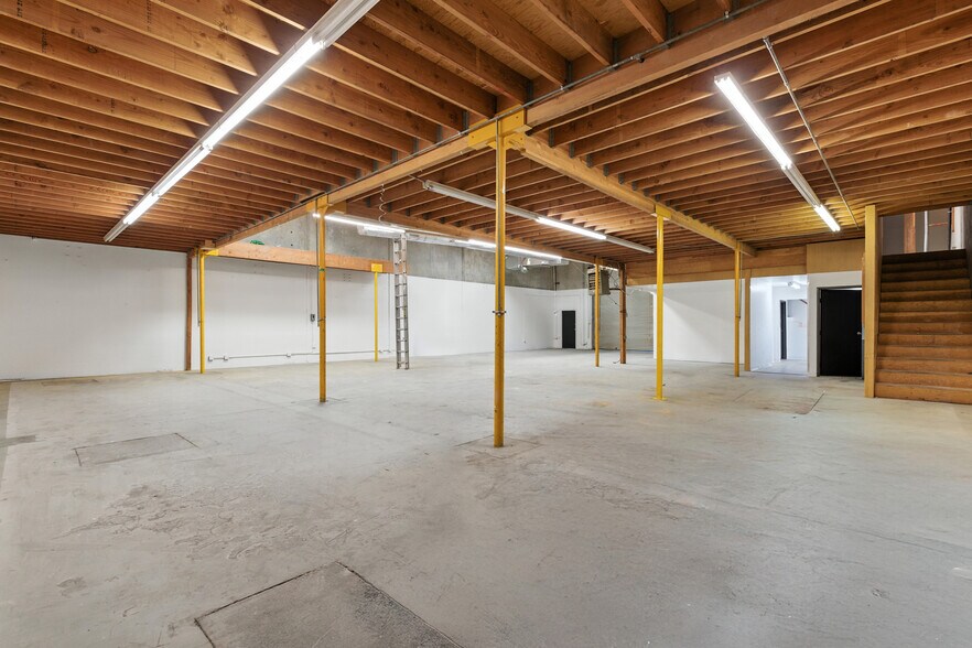 More Photos Of 23120 Mariposa Ave, Torrance Warehouse For Sale