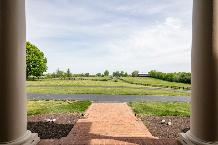 More Photos Of 4664 Lexington Rd, Winchester Specialty For Sale