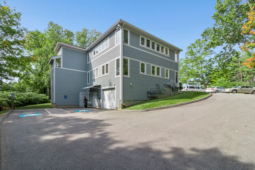 More Photos Of 155 Sycamore St, Glastonbury Office For Lease