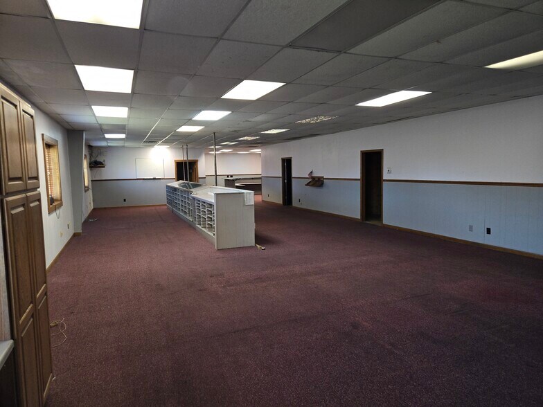 More Photos Of 211 IL-38, Rochelle Light Distribution For Lease