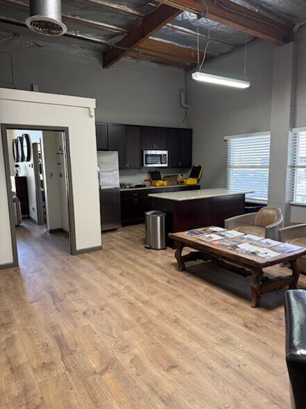 More Photos Of 8321 E Evans Rd, Scottsdale Warehouse For Lease