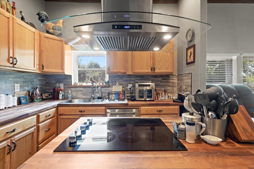 More Photos Of 725 Holmes Dr, Granbury Auto Repair For Sale