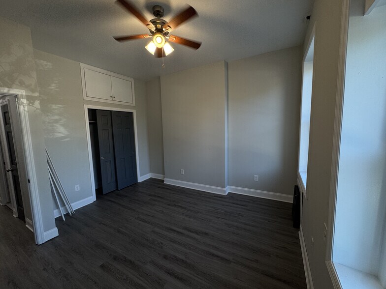 More Photos Of 19314 Jamaica Ave, Hollis Storefront Retail Residential For Sale