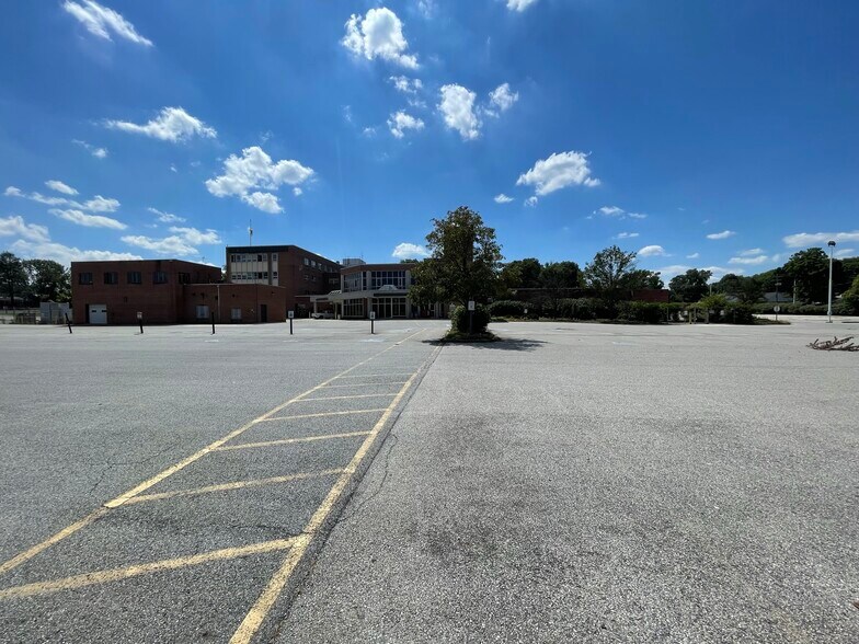 More Photos Of S Belmont & 3rd ave, York Specialty For Lease
