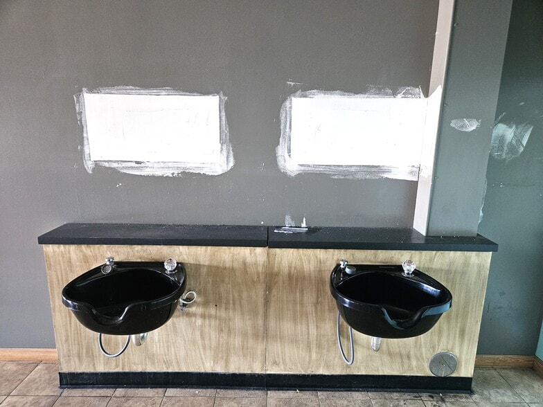 More Photos Of 1344-1358 E Bristol Rd, Burton Freestanding For Lease