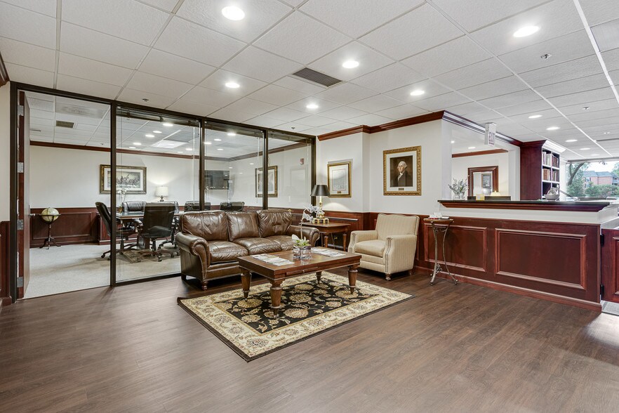 More Photos Of 1 S 450 Summit Ave, Oakbrook Terrace Office For Lease